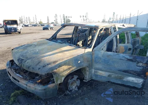 2005 Chevrolet Suburban 1500 Ls из США, поврежденный, VIN 3GNEC16Z45G232541